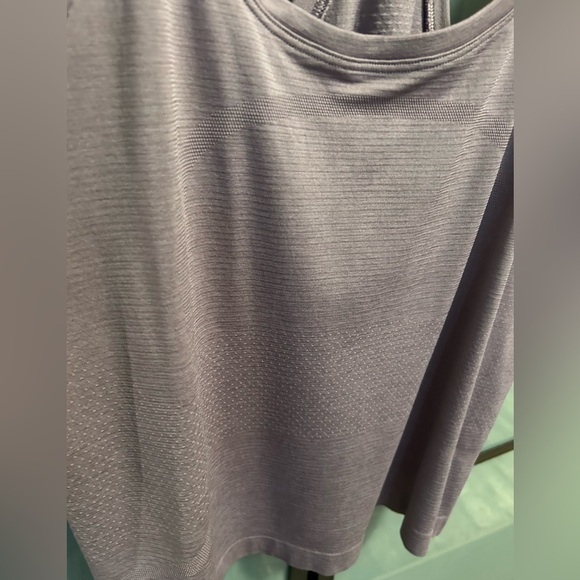 LULULEMON SWIFTLY TANK - size 8 - Picture 3 of 4